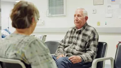La ansiedad es común en la demencia de Alzheimer. Puede tratarse con medicación, según criterio médico (Imagen ilustrativa Infobae)