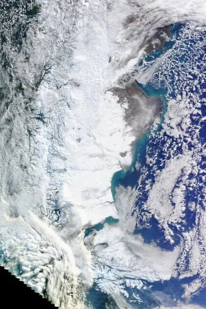 La nevada es particularmente impactante en Santa Cruz, segunda provincia más grande de Argentina (NASA)