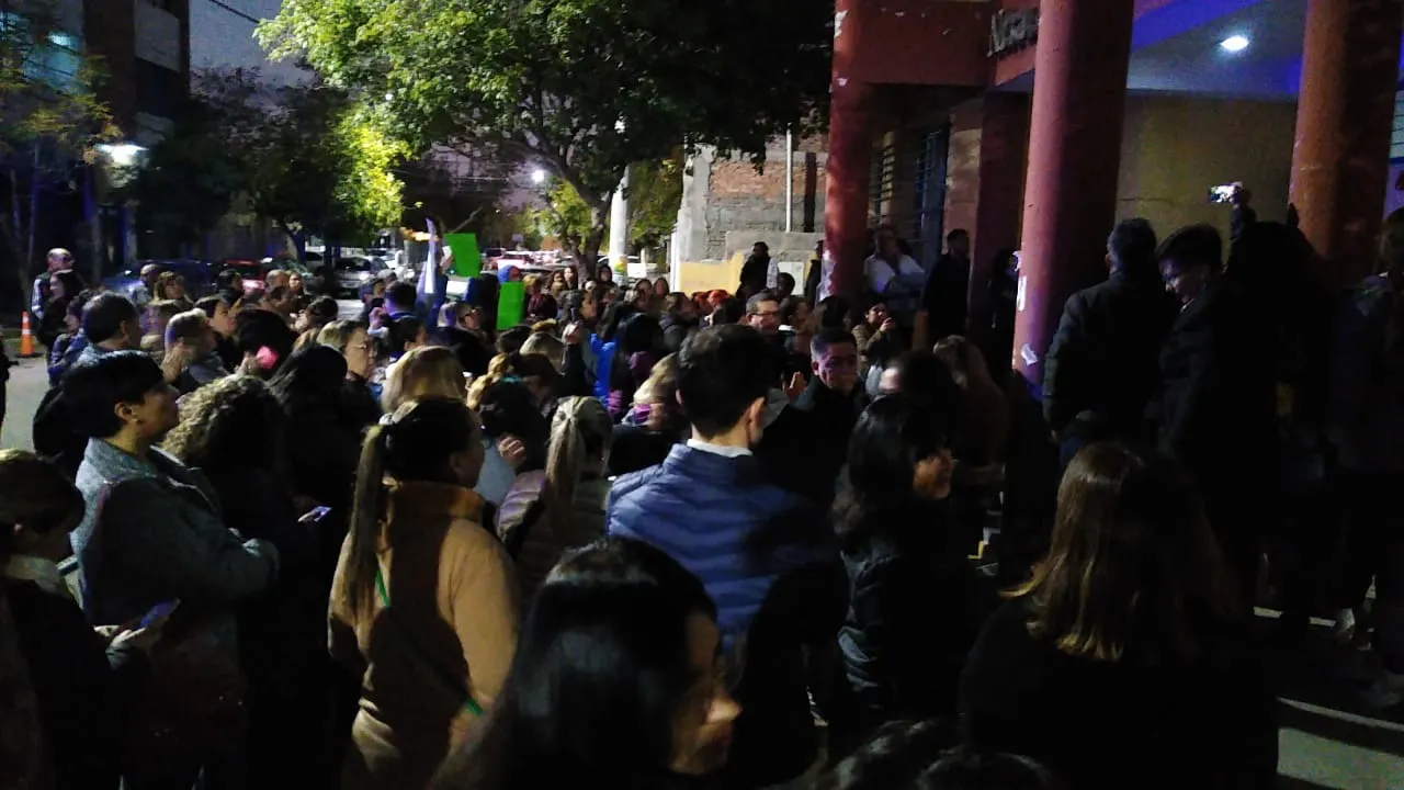 sentada-colegio-lujan-2