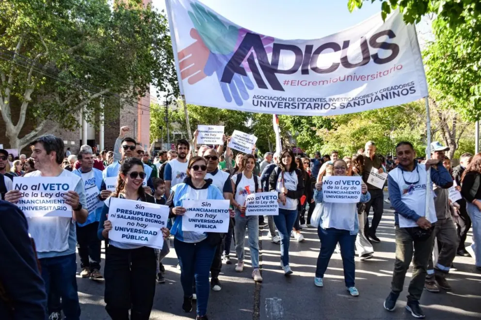 adicus