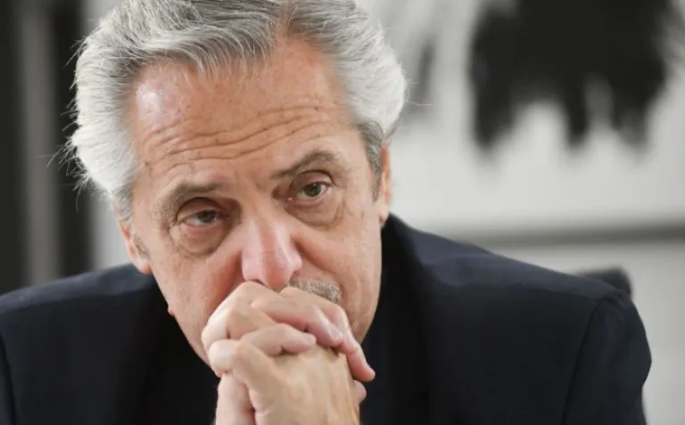 fernandez-renuncias