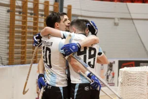 Argentina arrasó en su estreno y empezó con autoridad la defensa del título