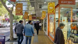 Empleados mercantiles reclaman horario corrido y empresarios dicen “no”