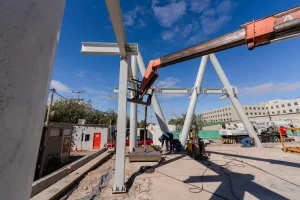 Los nuevos Consultorios Externos del Hospital Rawson ya toman forma: comenzó el montaje de la estructura principal