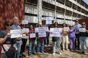 Incertidumbre y pérdida de contenidos: padres de preuniversitarios denuncian impacto de paros