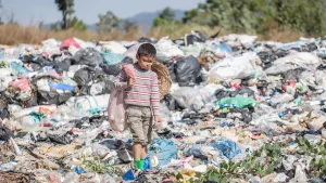 Casi 6 de cada 10 niños son pobres en la Argentina y el 30% no come regularmente, según la UCA