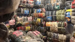 Preocupa el avance de la venta de ropa por fardos en San Juan