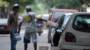 Córdoba prohibió a los “trapitos” y reavivó el debate en San Juan tras un hecho violento