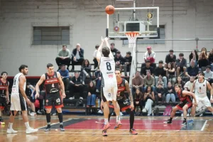 Urquiza sacó carácter y firmó una remontada clave ante Sparta