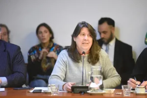 Caselles impulsa un frente opositor en Caucete y denuncia temor entre empleados municipales