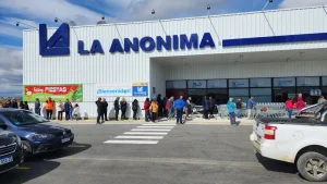 La Anónima confirmó continuidad laboral y Libertad liquida stock antes del traspaso