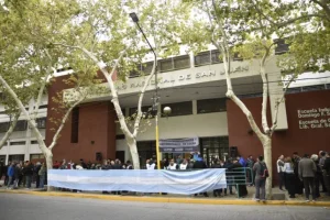 Preocupación en familias de colegios preuniversitarios: evalúan cambios de escuela por pérdida de clases