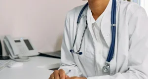 Fuerte suba de prepagas y caída del empleo reducen la cobertura médica en el país
