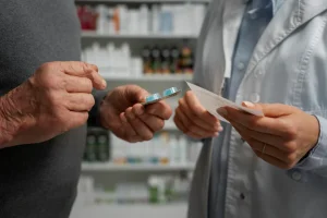 Fuerte ajuste en Salud: el Gobierno recortó más de $63.000 millones en áreas críticas y medicamentos