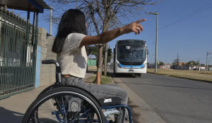 El beneficio de transporte gratuito para personas con discapacidad continuará sin modificaciones en San Juan