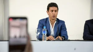 Chica celebró el freno a la ley sobre tierras y acusó al oficialismo de impulsar "la entrega de la soberanía"