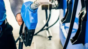 Combustibles: declaran inconstitucional la resolución de Luis Caputo que eliminó la obligación de informar los precios al Estado