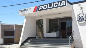Cinco policías fueron imputados por una presunta golpiza a un joven dentro de una comisaría