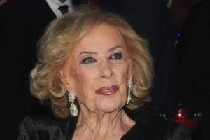 Preocupación por la salud de Mirtha Legrand: fue internada por una bronquitis
