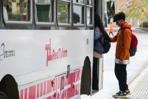 Educación justificará las faltas de estudiantes y docentes por el paro de colectivos
