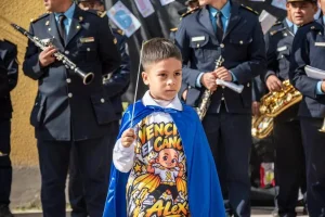  Tras ganarle la batalla al cáncer, un nene de San Juan regresó al jardín con una sorpresa gigante