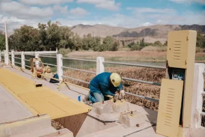 Tareas de refuncionalización del sistema de compuertas del dique José Ignacio de la Roza